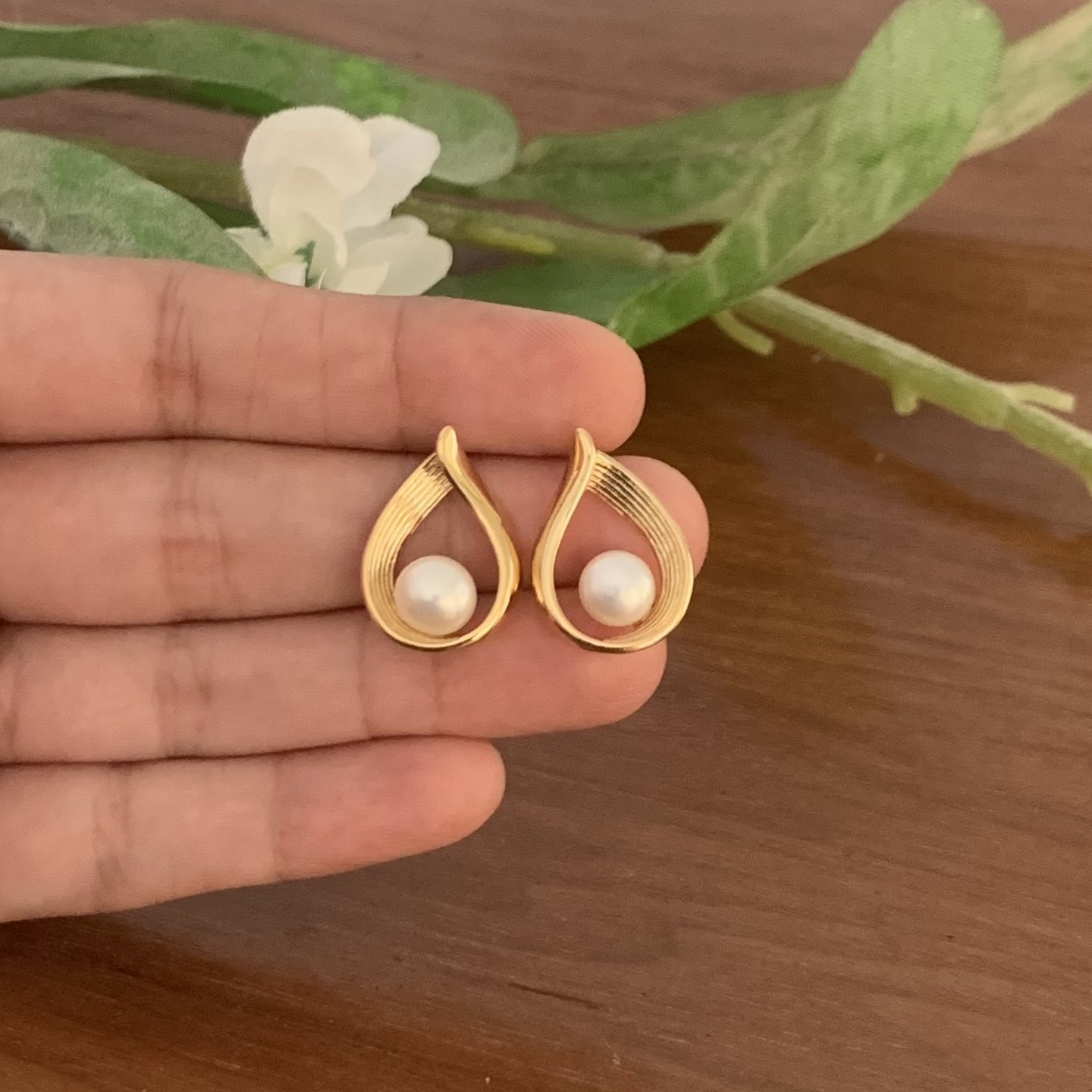 Avni Pearl Studs