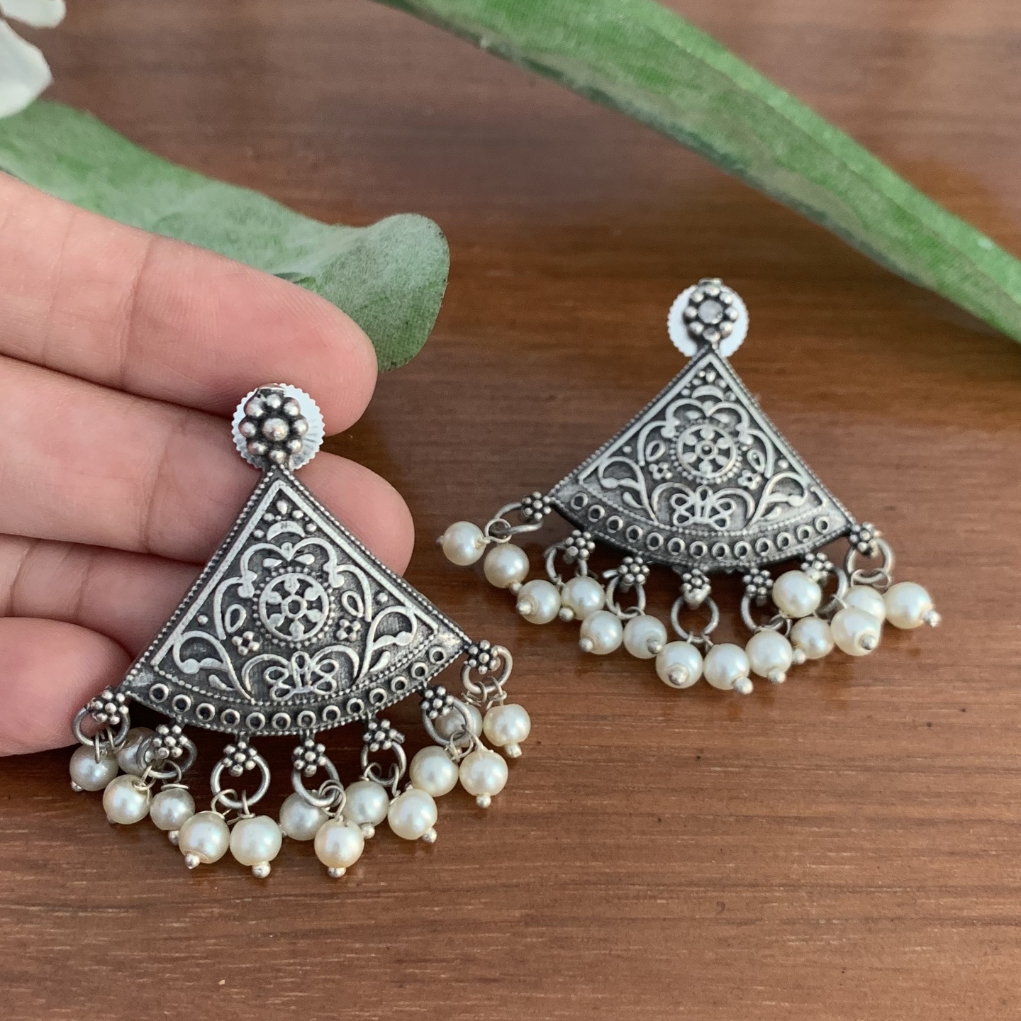 Oviya Oxidized Earring