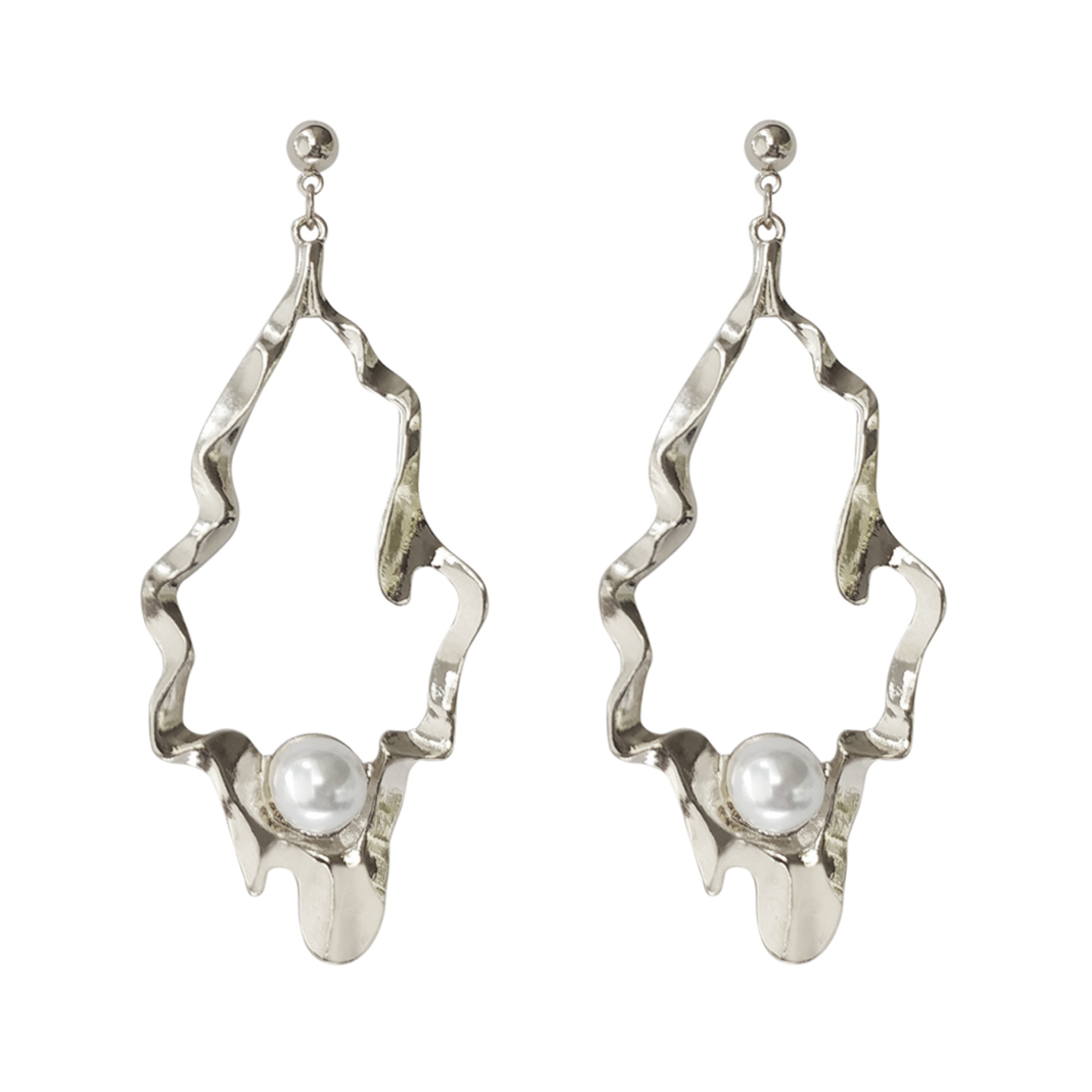 Ziza Pearl Scalloped Earrings in Silver