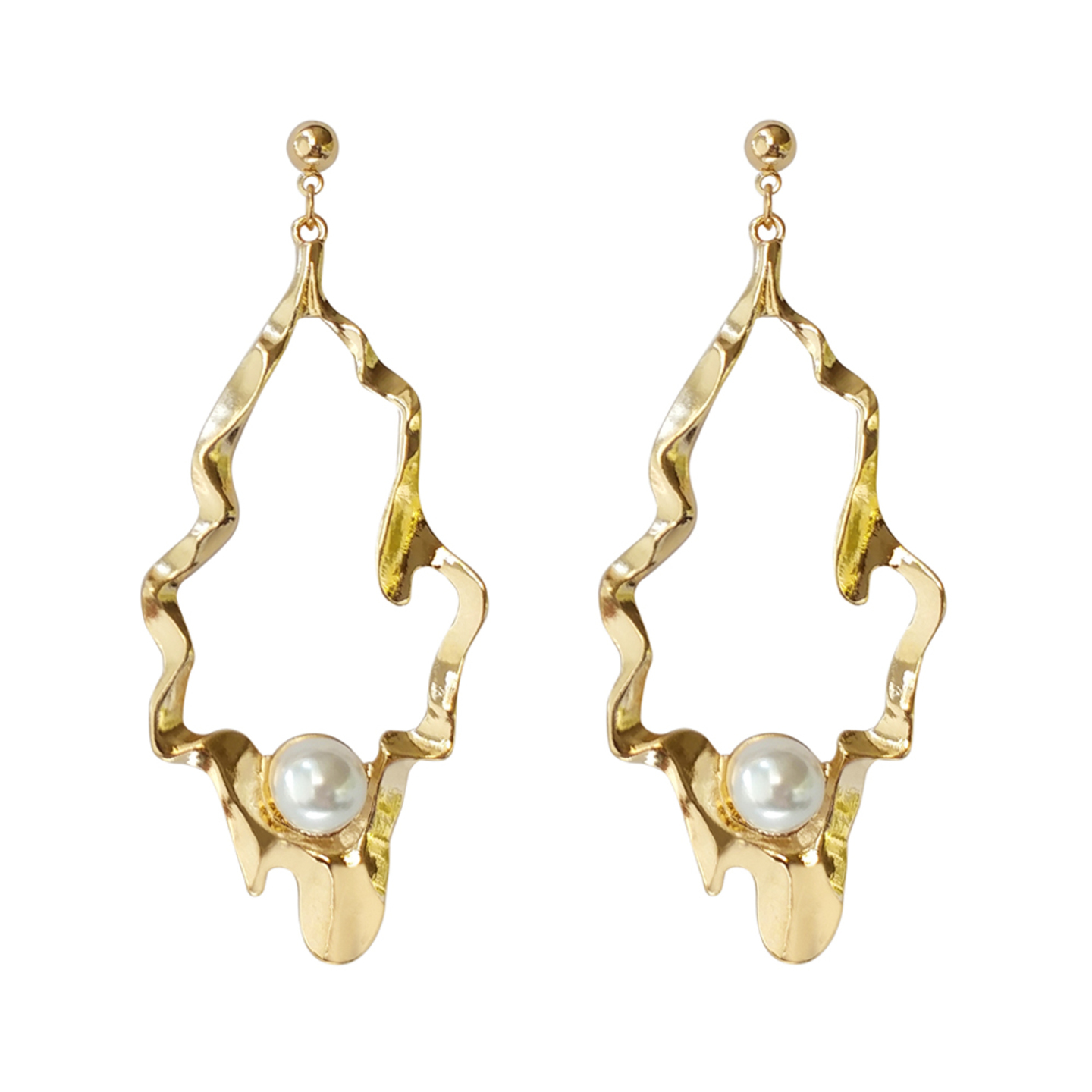 Ziza Pearl Scalloped Earrings in Gold