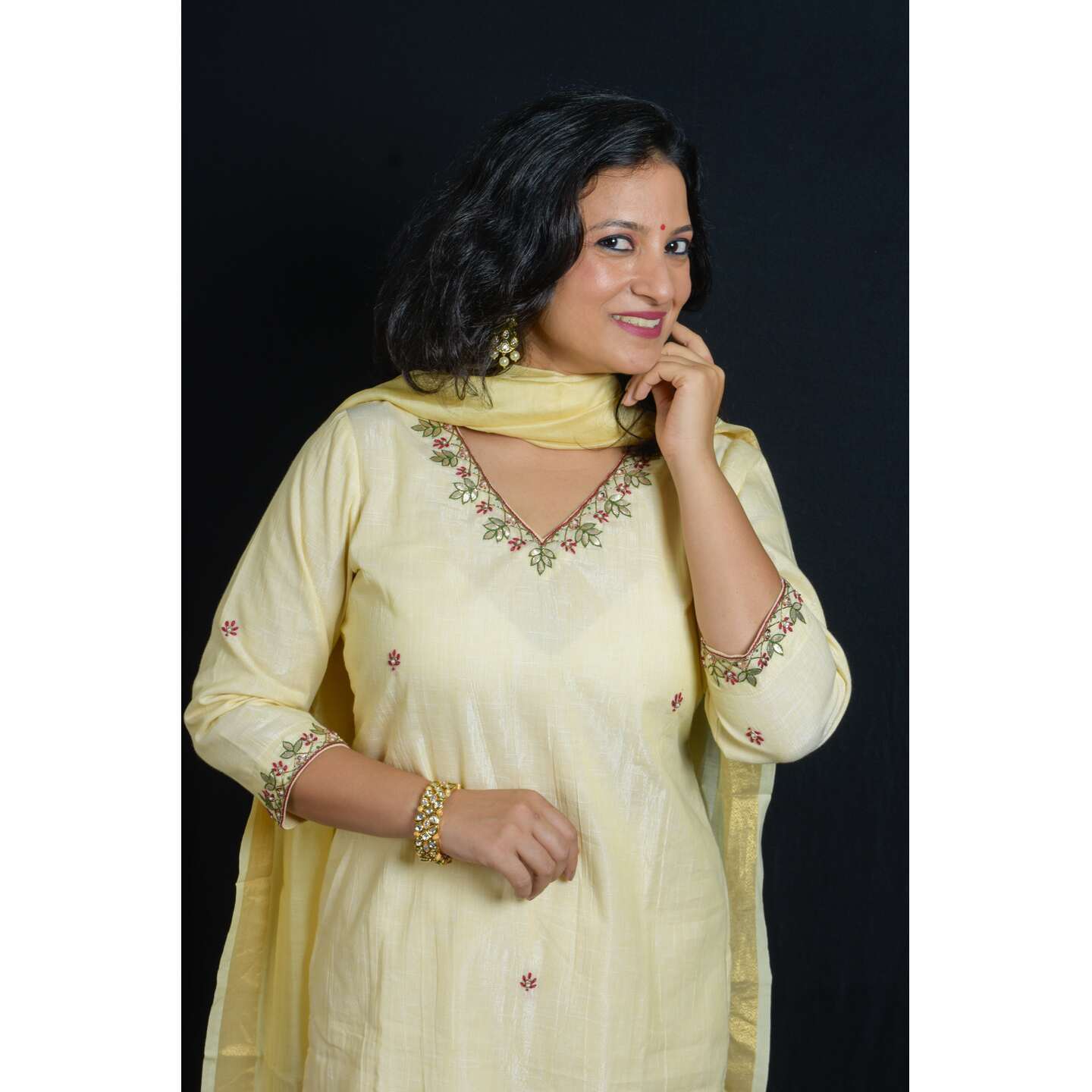 Women straight-fit kurta with pant