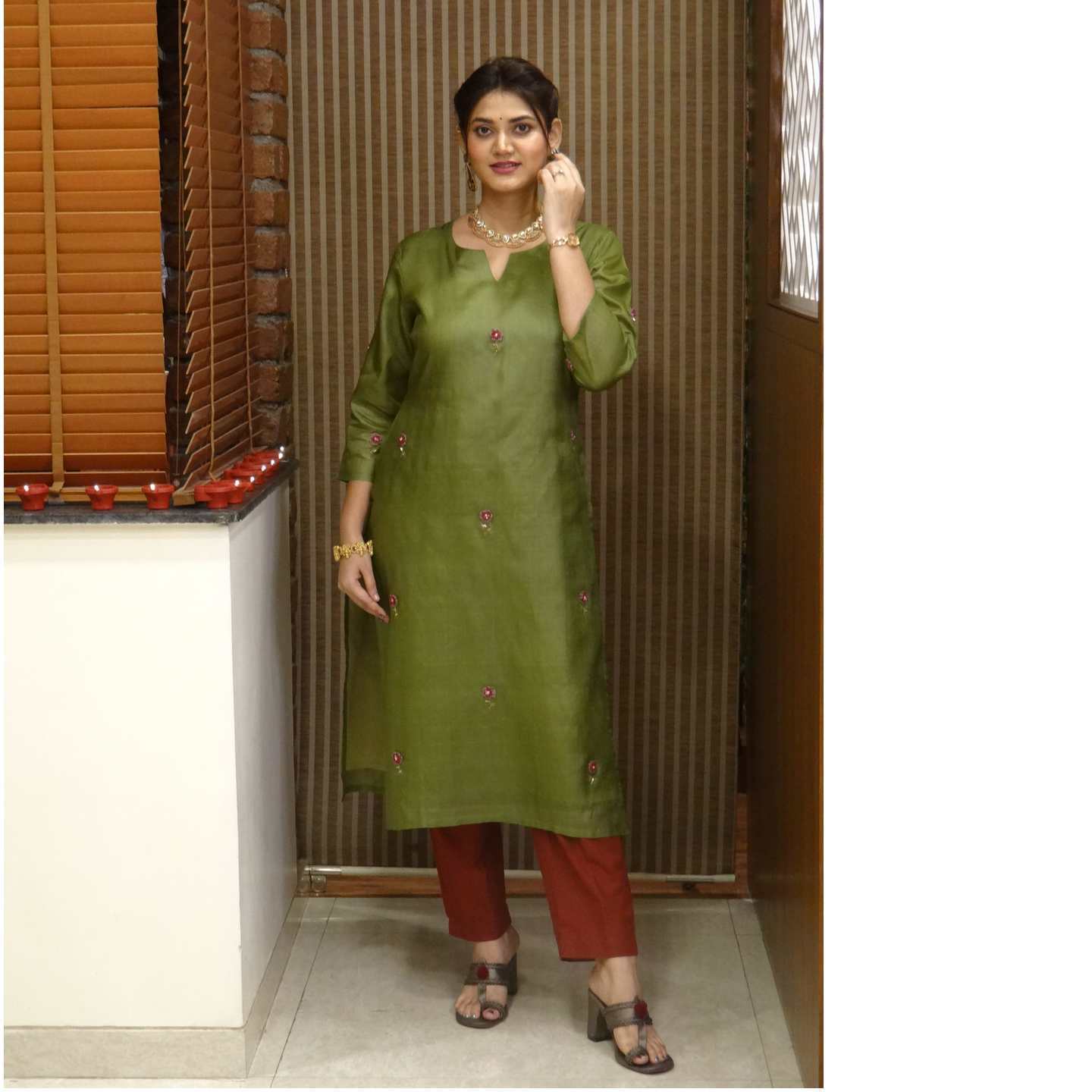 CHUTNEY GREEN KURTA WITH ALL OVER EMBROIDERY DETAILS