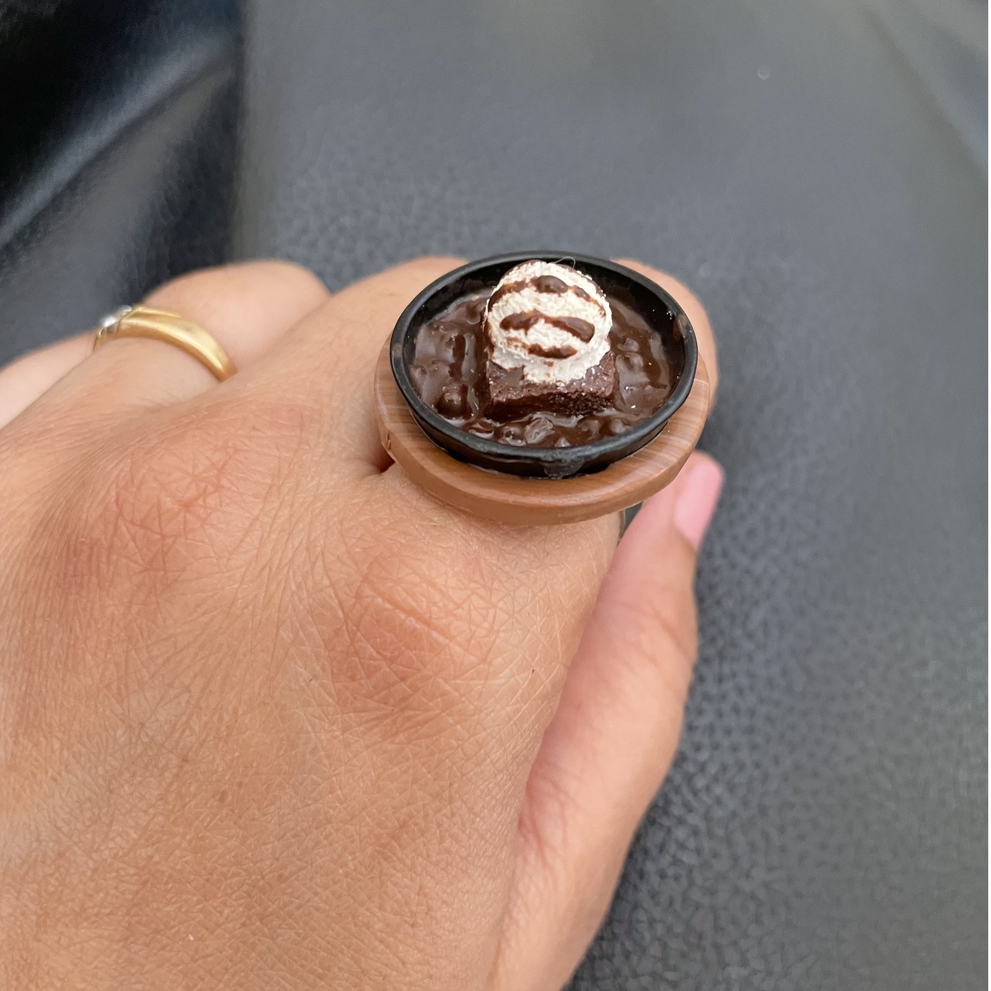 Miniature CCD Sizzling Brownie Ring
