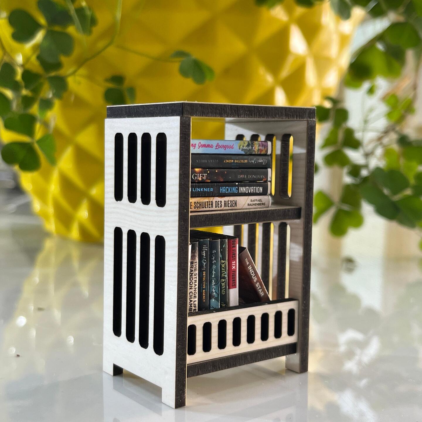 Miniature Highlander Pine Wooden Bookshelf