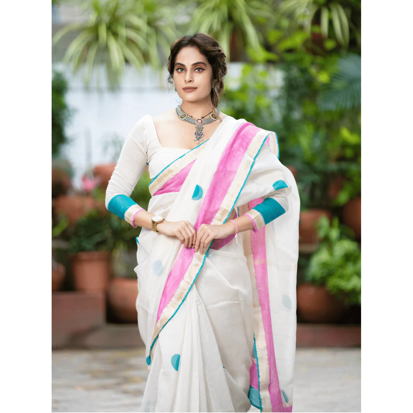 Casa Blanca (Saree + Unstitched Blouse Piece) 