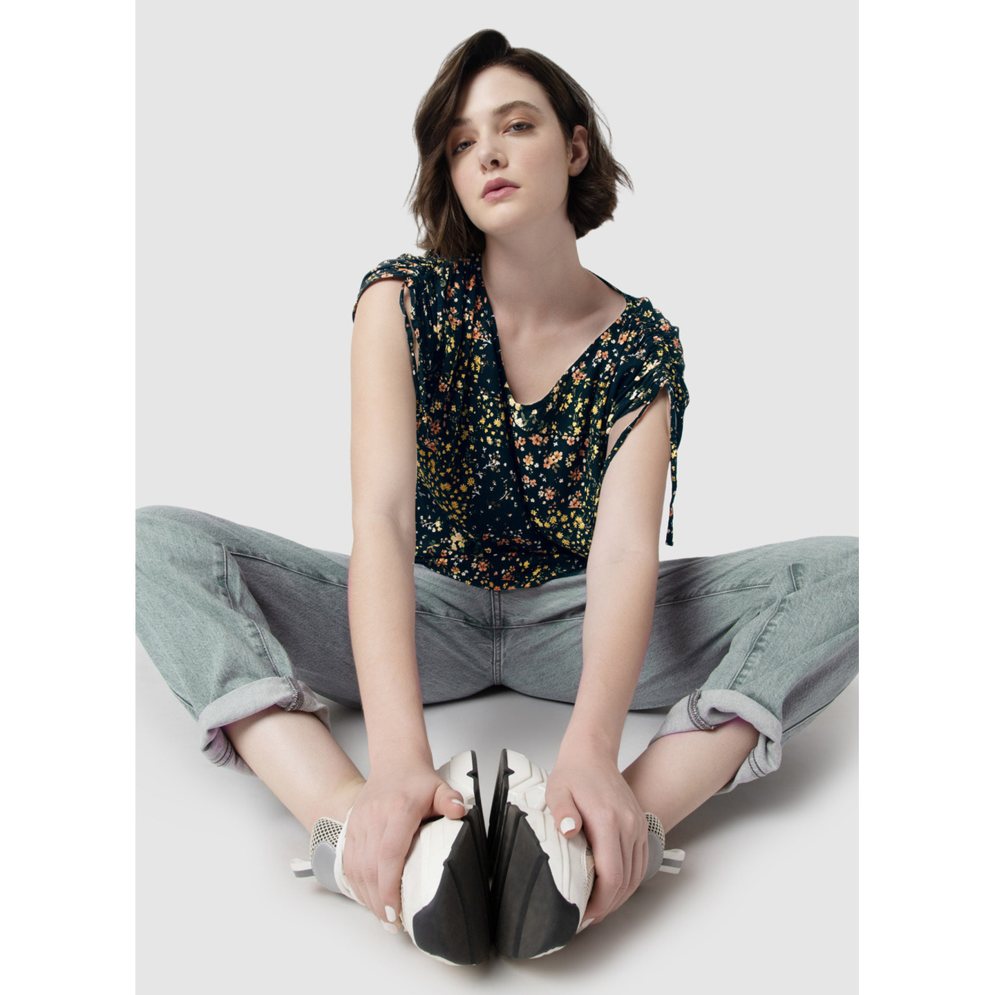 BLACK ALL-OVER PRINTED TOP