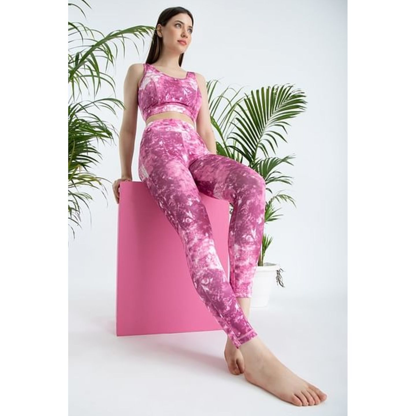 Snug Fit Ankle-Length High-Rise Active Tie-Dye Print Tights in Pink