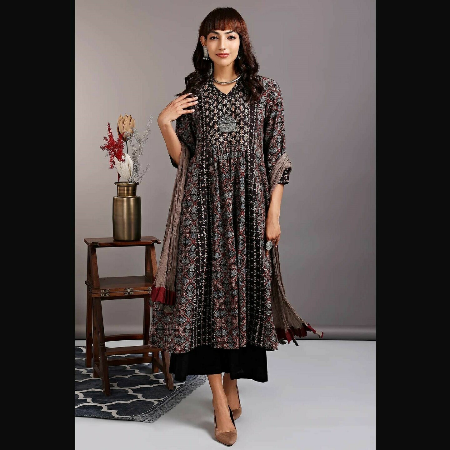 V-NECK KALI KURTA - ILLUMINATING KOHL & VINTAGE MUGHAL JAAL