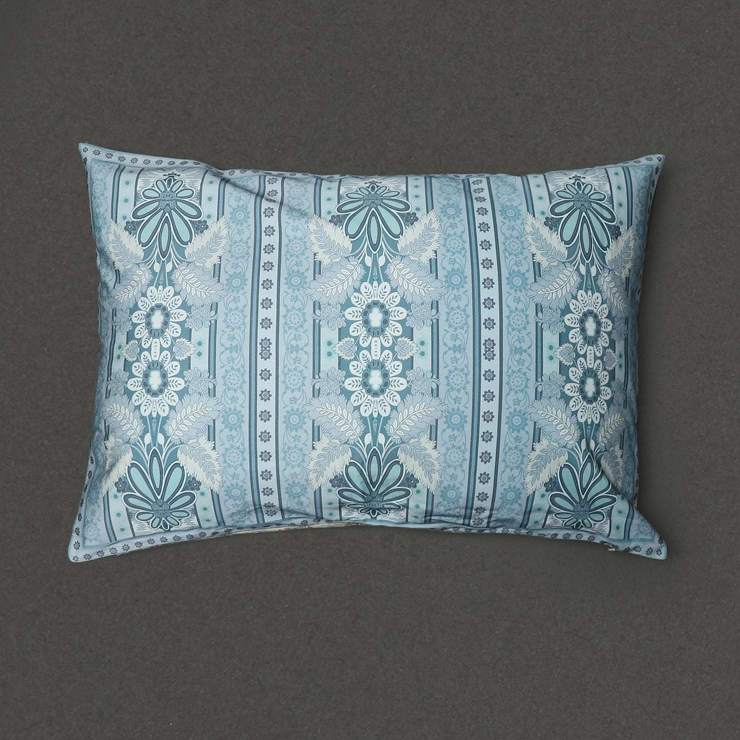 Turquoise Villa Printed Rectangle Pillow Sham With Filler