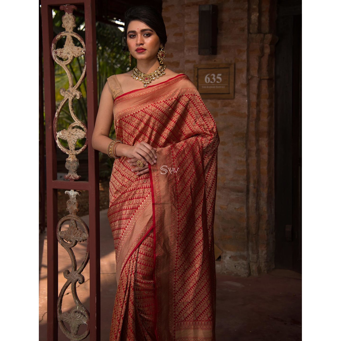 Red Katan Silk Brocade Handloom Banarasi SareeColour - Red  Weight - 950 gm