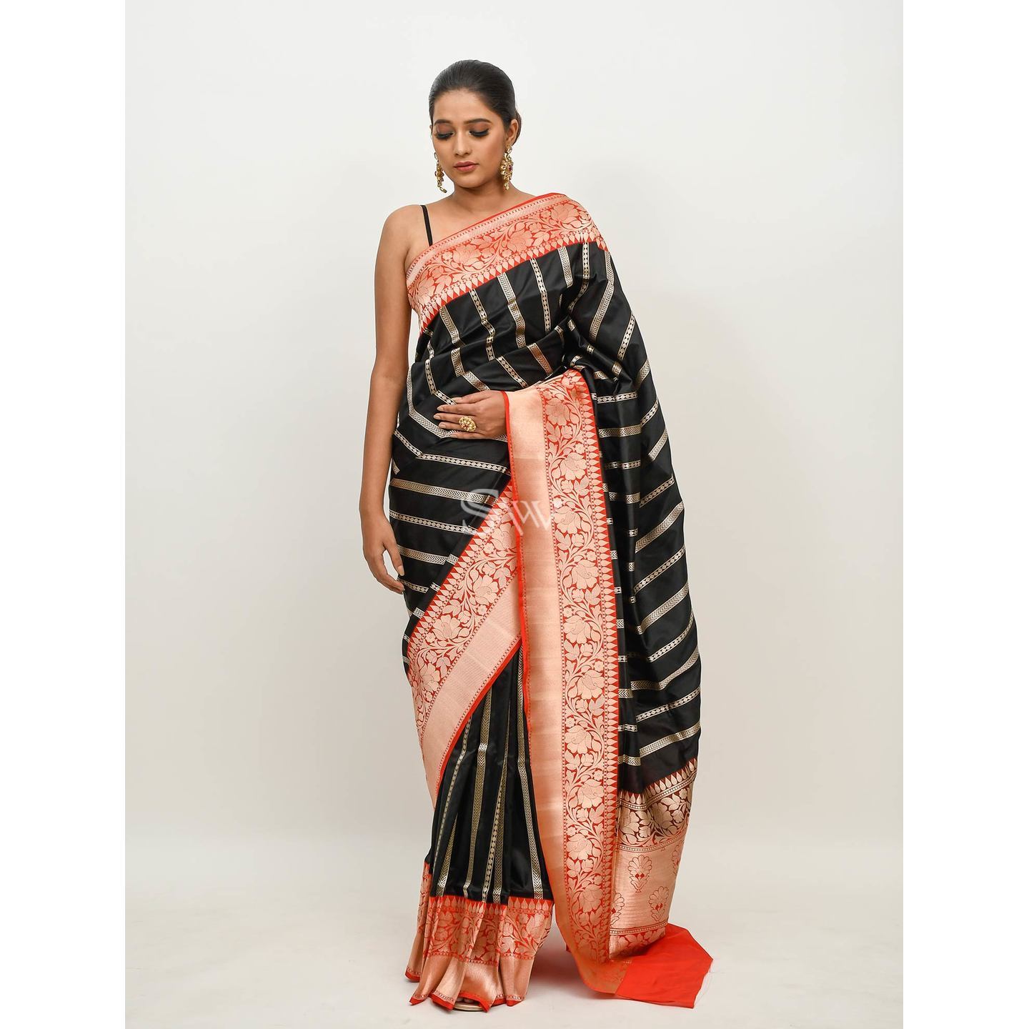 Black Stripe Katan Silk Handloom Banarasi Saree,Colour - Black  Weight - 716 gm