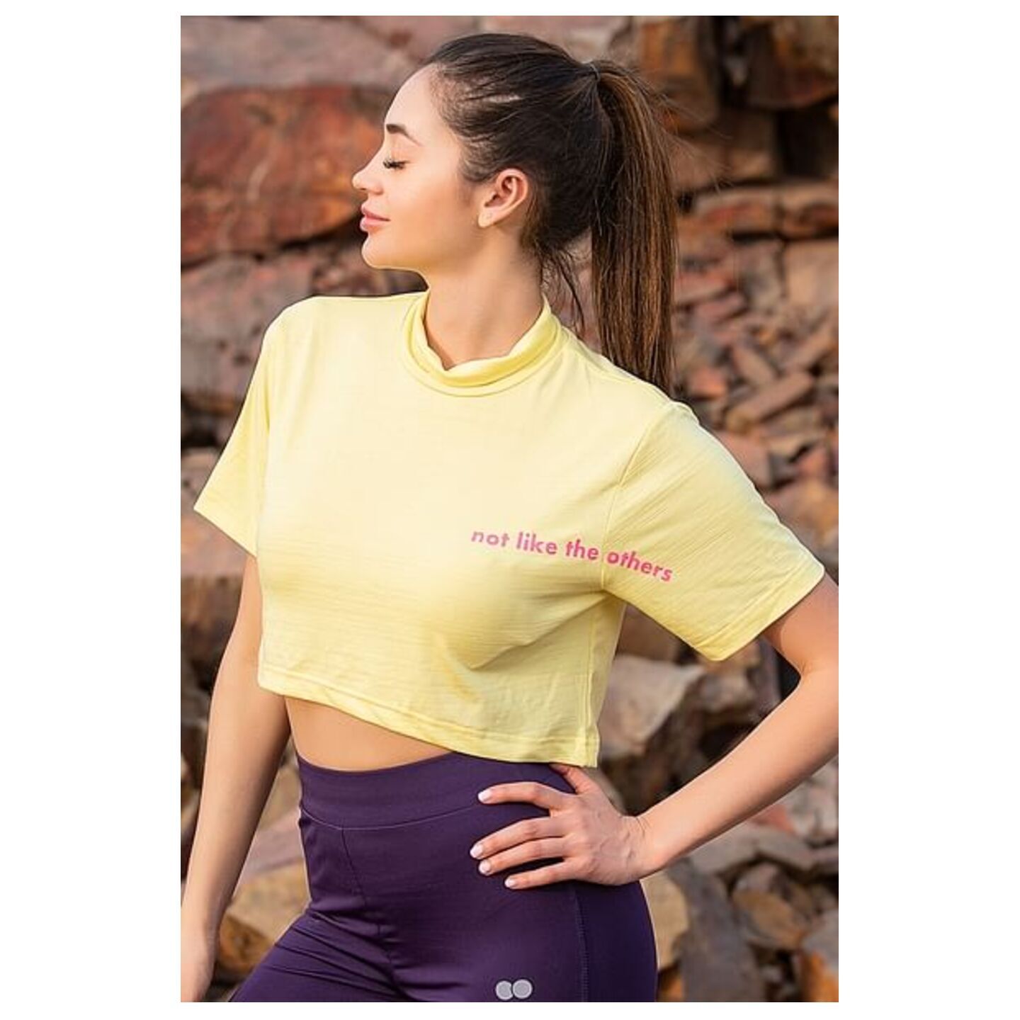 Comfort Fit Text Print Turtleneck Active Crop Top in Yellow 