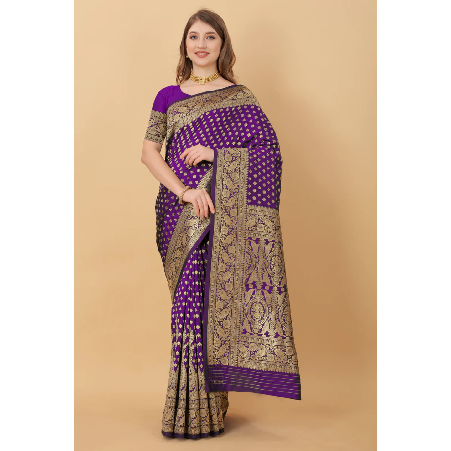Kanjivaram Silk Saree With Rich golden Zari Woven Pallu & Zari weaving Border With Beautiful Zari motifs weaving all over the Saree 