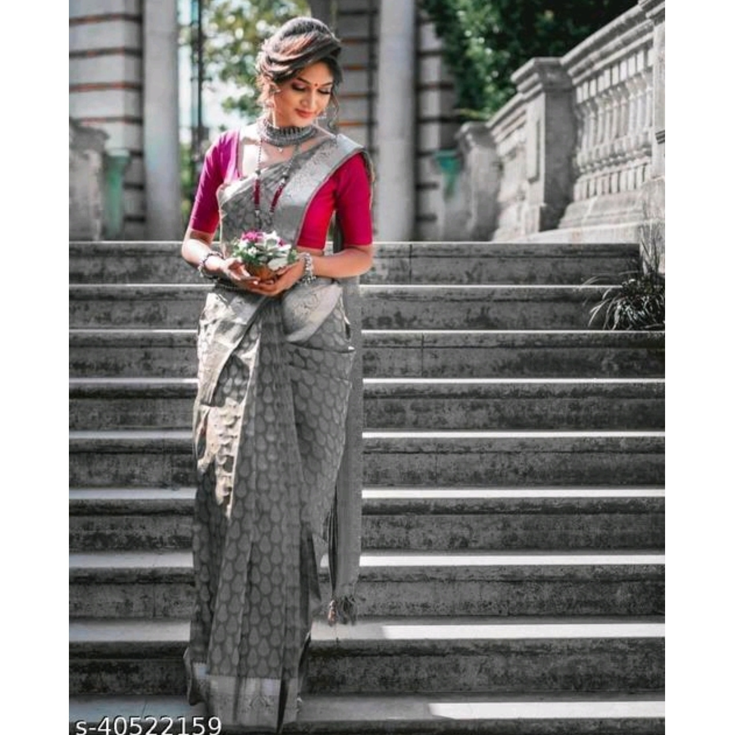 Refined Kanjeevaram Grey Soft Silk Saree Size-Free Size