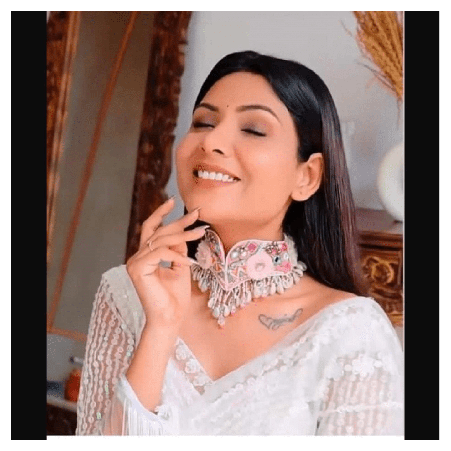 STYLISH PINK BEADED COLLAR NECKPIECE