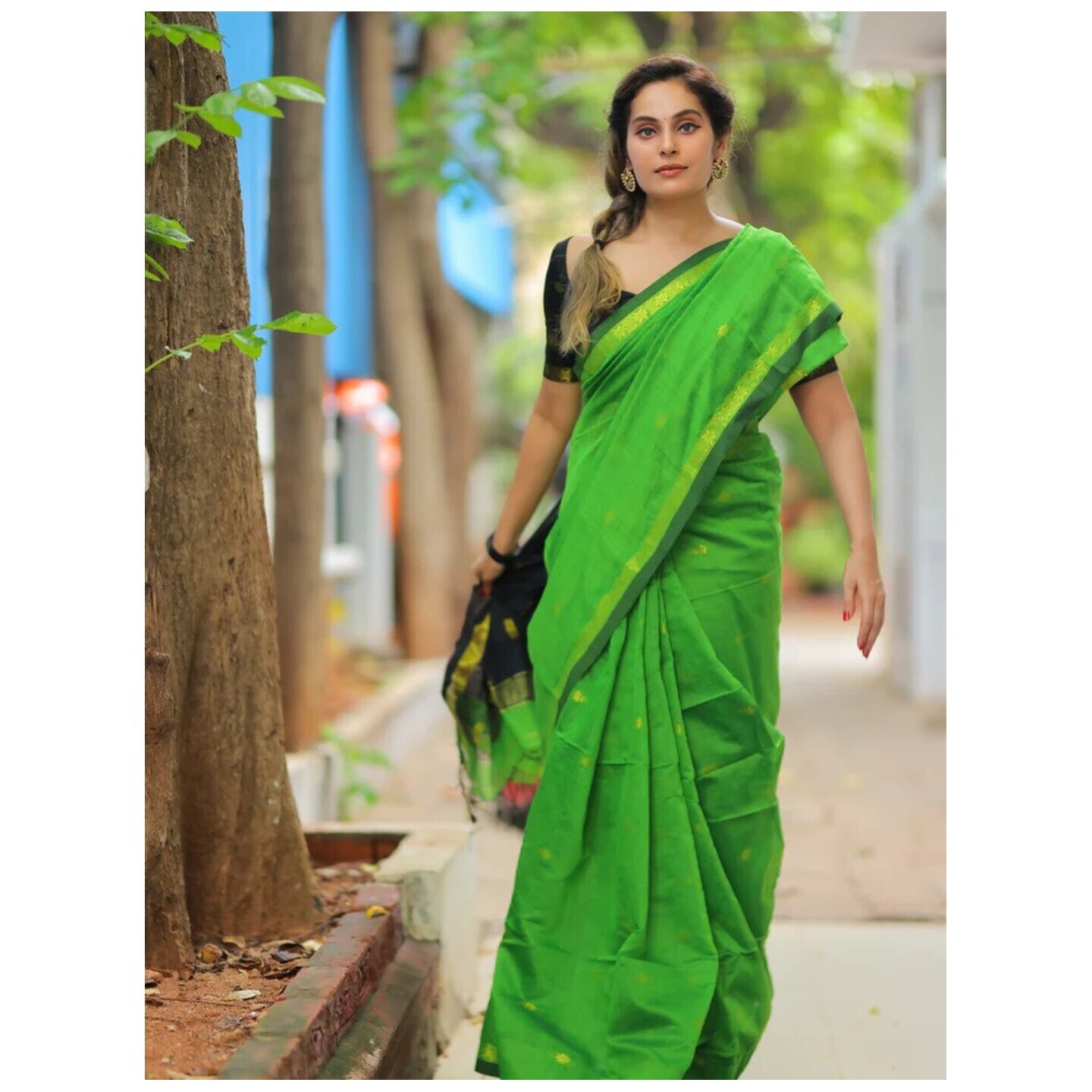 Ahilyabai (Handloom Cotton Silk Saree + Unstitched Blouse Piece) 