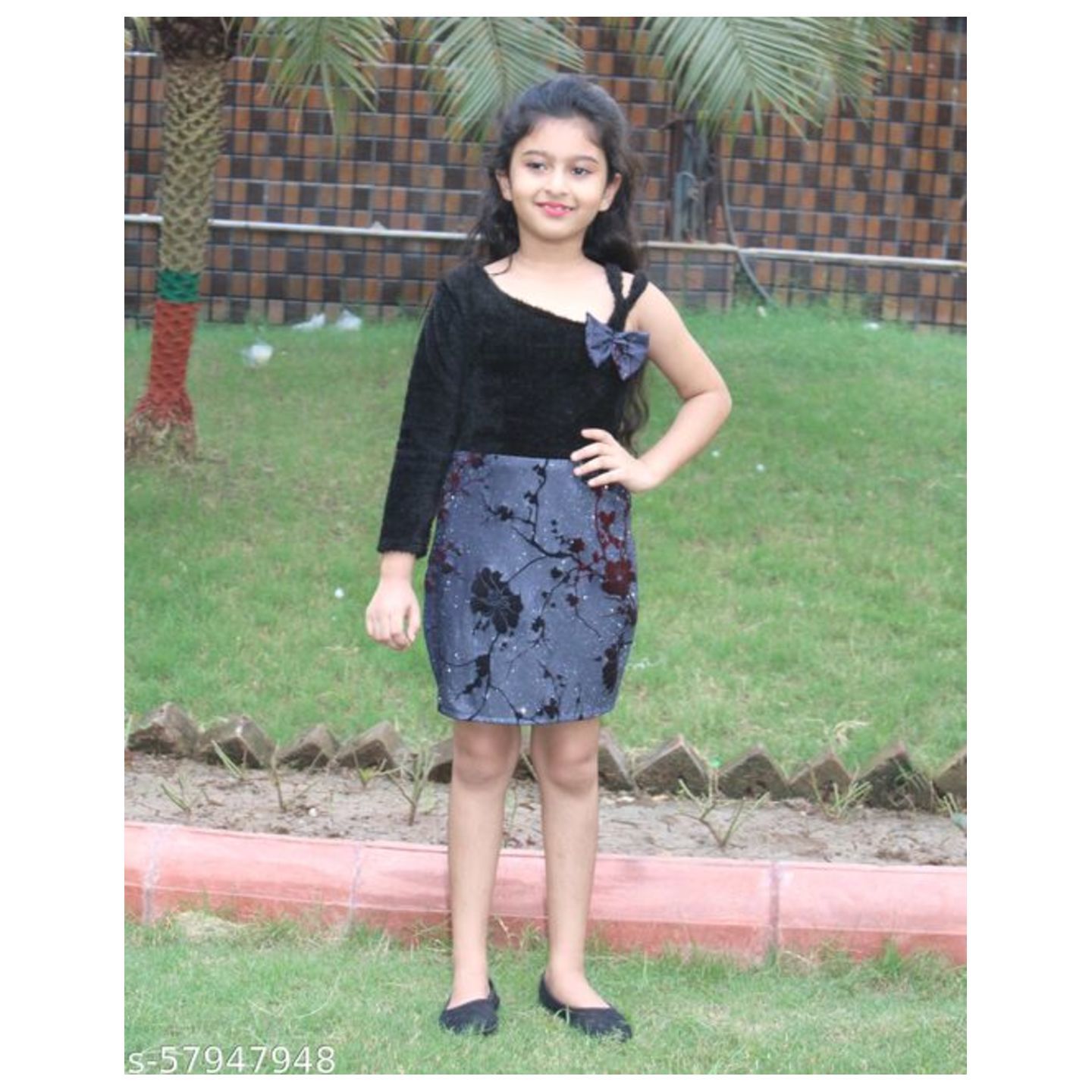 Small girls bodycon dress for partyfestive wear, comfortable and shining pattern