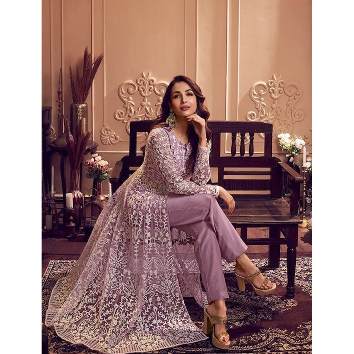 Floral Embroidered Keyhole Neck Long Sleeve High Slit Thread Work Kurta Set