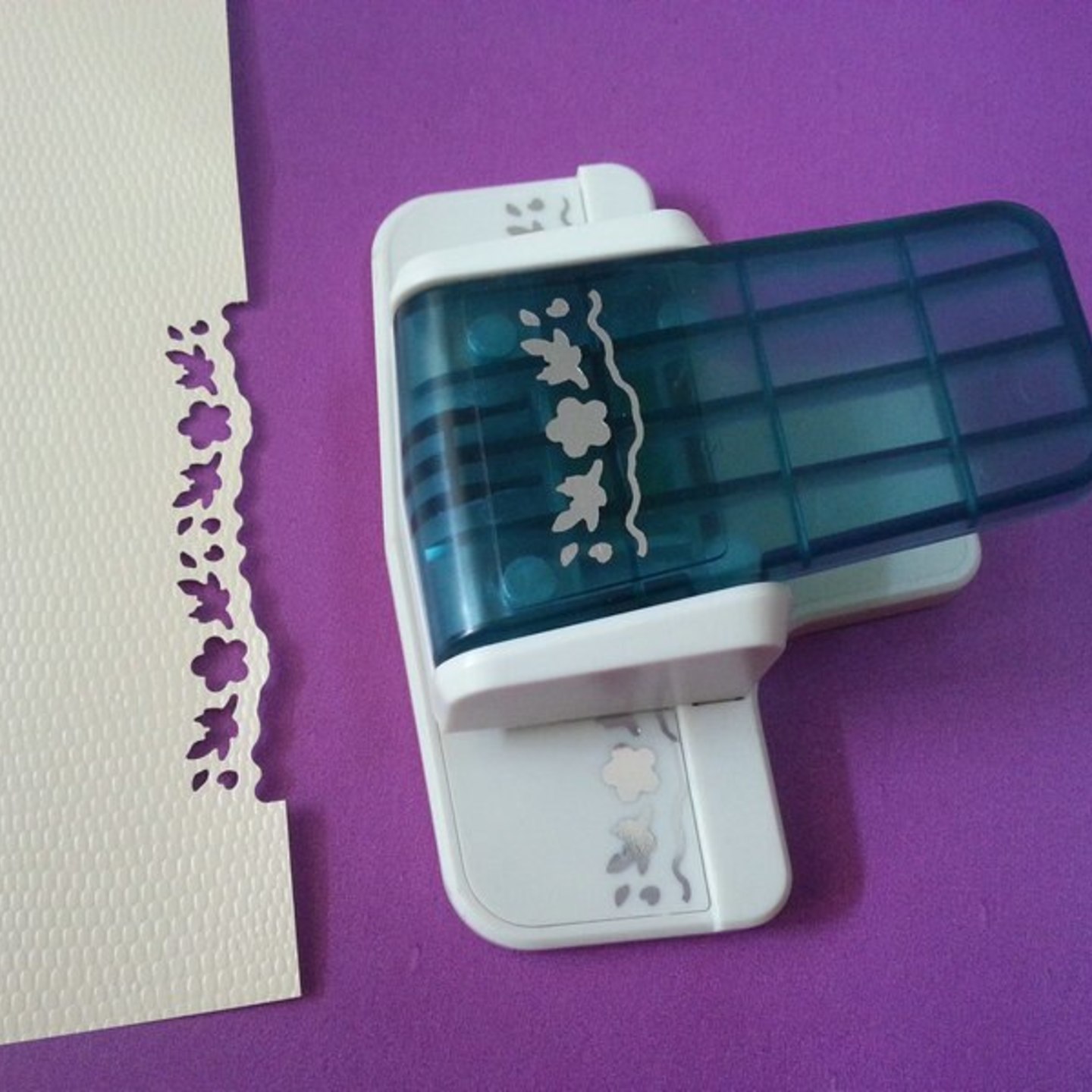 Qatalitic Border Paper Craft Punch for Project Book Making Or School Projects and DIY Art & Crafts (8721-2)