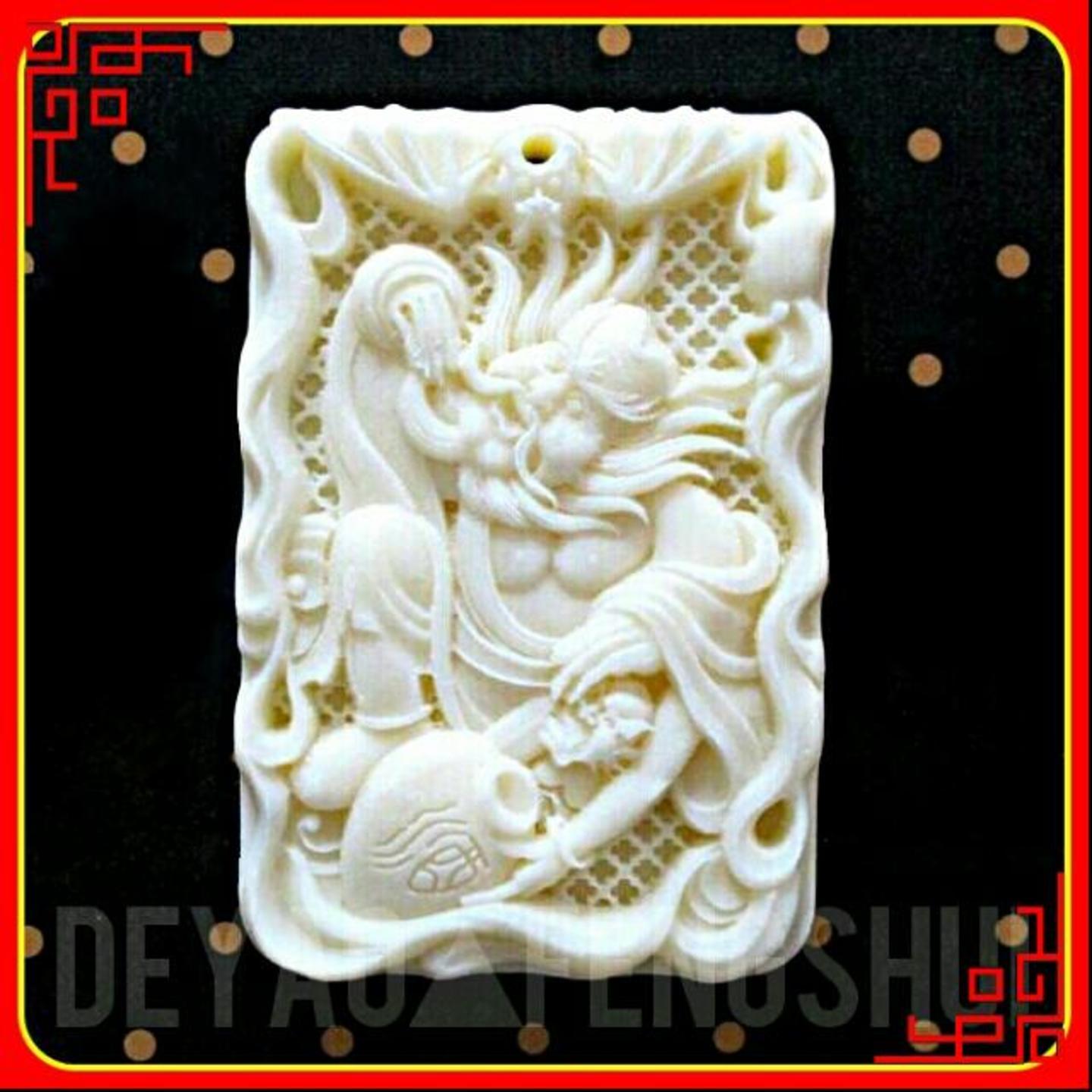 Auspicious High Relief Chinese God Zhong Kui Carved Cow Bone Pendant | 鍾馗雕刻牛骨牌