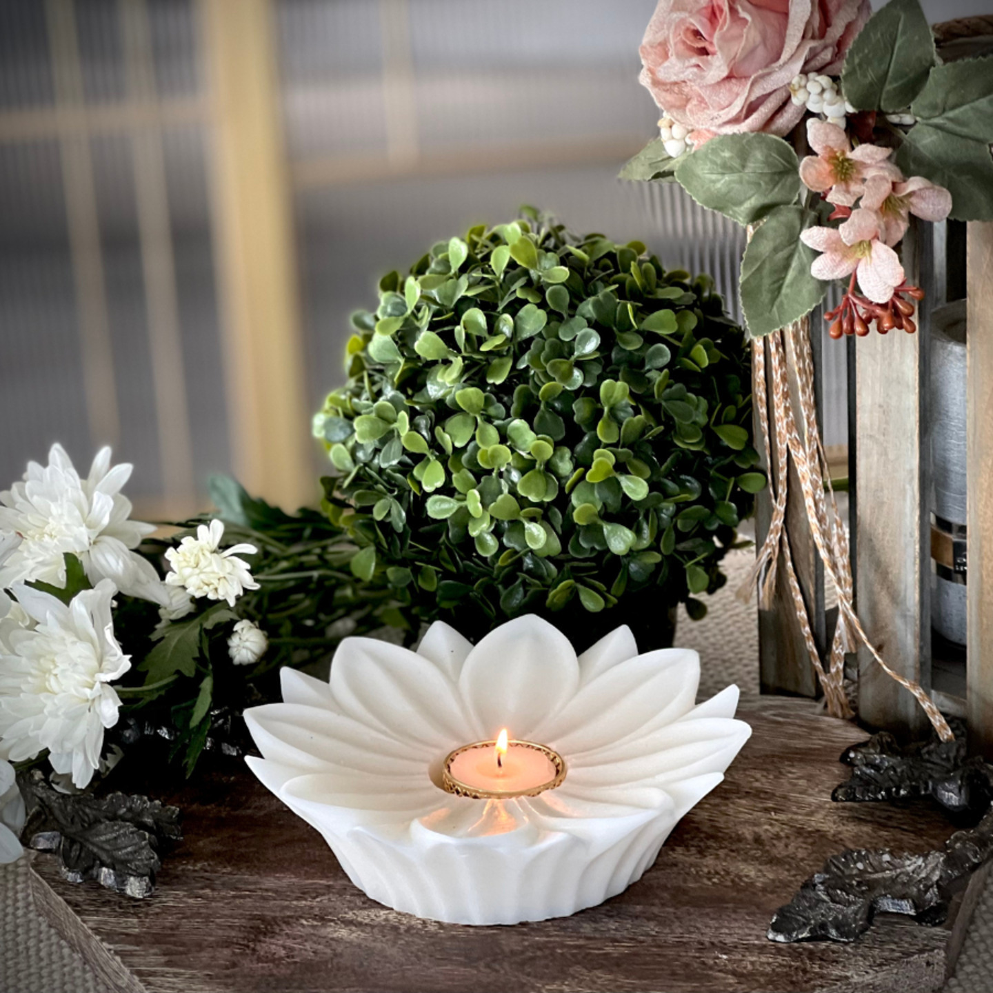 White Bain Lotus Candle